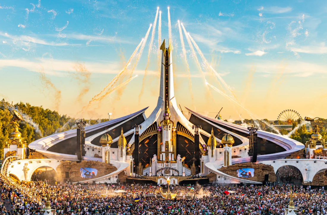 Massive crowd at the Tomorrowland 2022 main stage where hearing protection and high-fidelity rave earplugs are essential for loud EDM music.